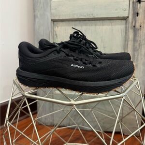 Brooks Revel 7 Black / Gum Running Shoes Women's Size 9.5